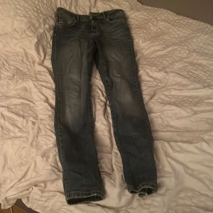 Jeans - Skinny jeans. Bikbok strl L men passar M. 