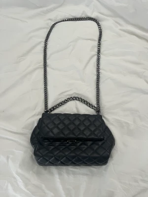 Väska från Gina - Handväska från Gina, knappt använd 