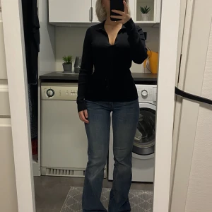 Ribbad tröja - Ribbad tröja med krage från H&M. Storlek xs. Perfekt i höst.