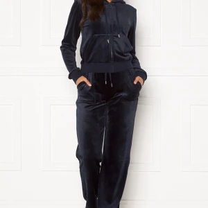 Juicy Sett - Juicy Sett i mörkblå. Storlek M.  Säljes för 1000 Kr. DMA för fler bilder pris kan diskuteras vid snabbaffär 