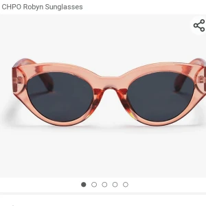 Snygga CPHO solglasögon  - Lite rangliga men går nog att skruva till! :) 