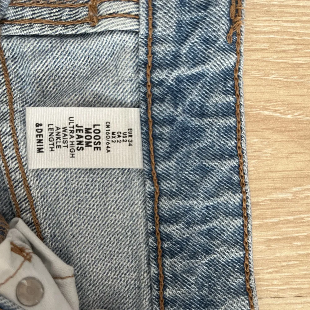 Vanliga high waist jeans, använda många gånger men inget fel på dem.. Jeans & Byxor.