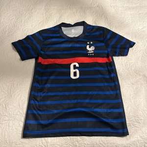 Fotbollströja  - Är i bra skick  