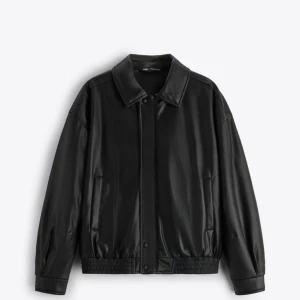 Zara Skinn jacka  - Säljer denna Zara jackan pga får ingen användning, den är precis som ny. Skriv för egna bilder!!💕