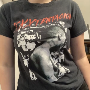 Xxxtentacion T-shirt - Tröja med xxxtentacion, köpt i Usa för länge sen, tror storleken är S/M