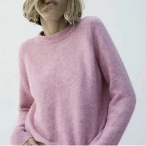 Rosa Alpacka blandning tröja - Hej! Intressekoll på denna jättefina helt oanvända tröja i alpackablandning💕