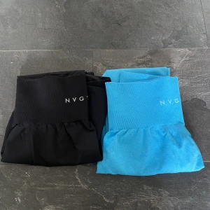 NVGTN TIGHTS  - Säljer två stycken NVGTN tights pga använder aldrig. Blå och Svart u storlek M men skulle säga att de är små i storlekarna och mer som S  300kr styck , köparen står för frakt 