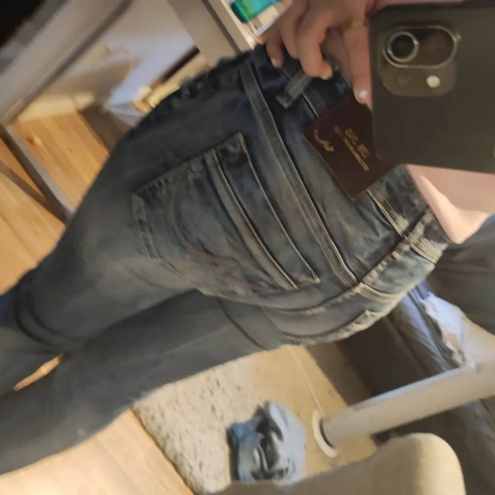 Snygga lågmidjad LBT jeans som även har bootcut 💕kollar intresset på jeansen då jag älskar dom men har för många jeans ❤️. Jeans & Byxor.