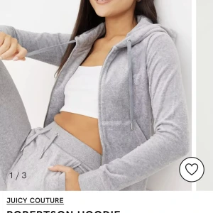 Juicy Couture  - Säljer denna juicy couture hoodien/zip tröjan för att jag inte använder den, den är som ny och använd fåtal gånger💗💗köpt för 1199