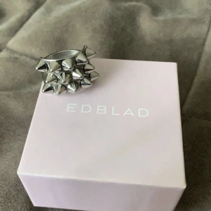 edblads peak ring steel BYTES ‼️‼️ - vill byta min edblad ring i 19,5 mot en likadan fast i guld!  ENDAST BYTE!! DEN ÄR INTE TILL SALU!! ❌