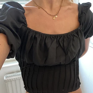 Korsett blus - Korsett blus med puffärmar från missguided med prislappen kvar!🤍 strl S! Dragkedja i bak💕 använd gärna köp nu 🫶