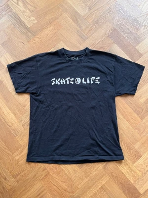 Polar t-shirt - En cool t-shirt från polar skate co. Bra skick men används sällan