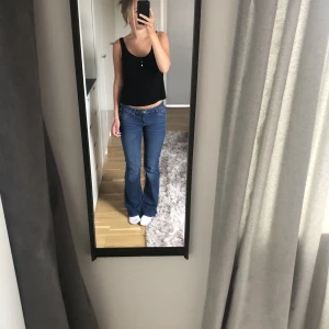 Low waist boot cut jeans - Lågmidjade bootcut jeans i från hm i gott skick och oanvända💗