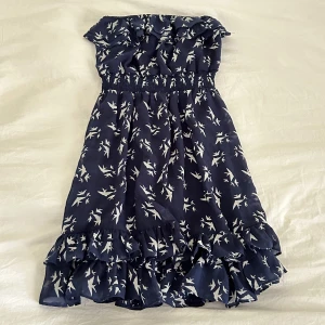 Bandeauklänning - Jättefin klänning som är off shoulder, storlek xs!❤️