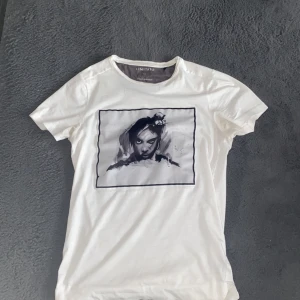 Limitato tshirt S - Säljer min limitato t shirt i storlek Small då jag har vuxit ur den. Skick 9/10. Skriv om ni har några frågor