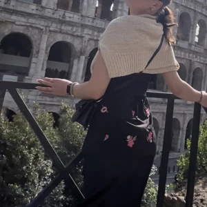 Gulligt linne - Super gulligt linne💐Säljer då det inte kommer till användning längre:( Sparsamt använt!  Köpte på secondhand för 250kr