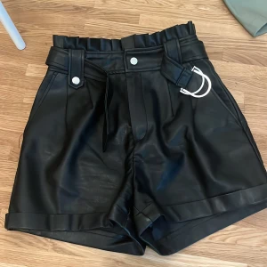 Skinn shorts - Använda 1 gång 