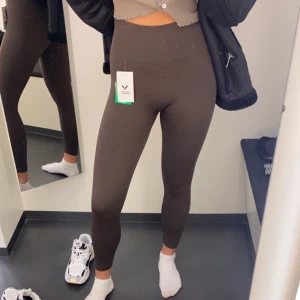 Tights - Bruna tights i xxs men passar xs/s. Använda 1 gång då jag tycker dom blir korta på mig som är 170