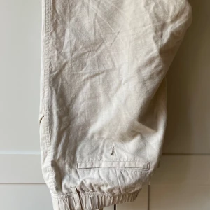 Uniqlo Linnebyxor  - Waist: 84-92cm men går att justera 