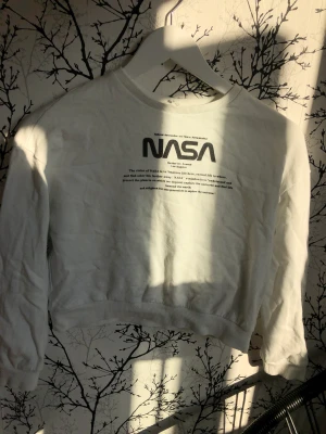 En vit tröja  - En vit tröja 