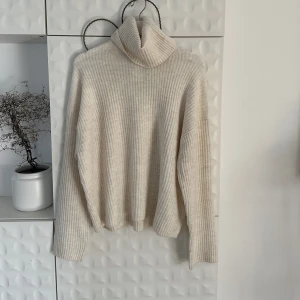 Tröja - Säljer denna oanvända tröja, nypris 199kr, säljer för 80kr