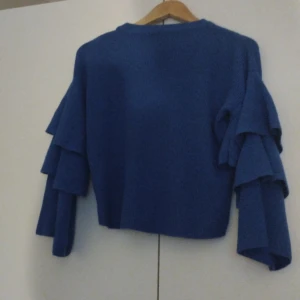 Zara - Jag säljer min fina tröja som jag köpte. Har bara andvändat den en gång. Kontakta mig om ni är intresserade 🥰❤️😚