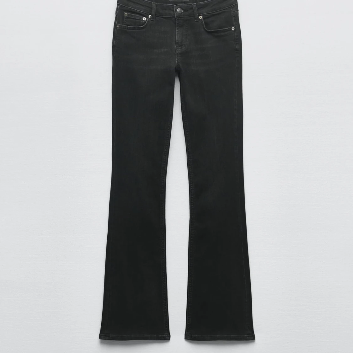 Svarta bootcut jeans mid waist 
