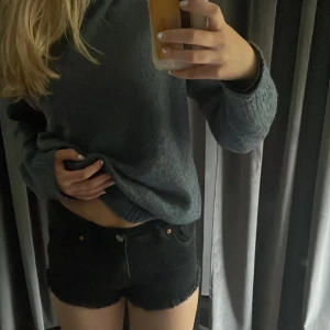 Lågmidjade shorts - Jätte fina lågmidjade shorts köpta från HM förra året, slutsåld i många storlekar om man kollar på hemsidan nu 💕 