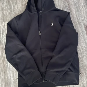 Polo Ralph lauren - Säljer min polo zip hoodie för att den inte passar Längre. 