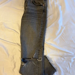 Jeans - Jättefina jeans! Svårt att få en bra bild, kom provat för fler