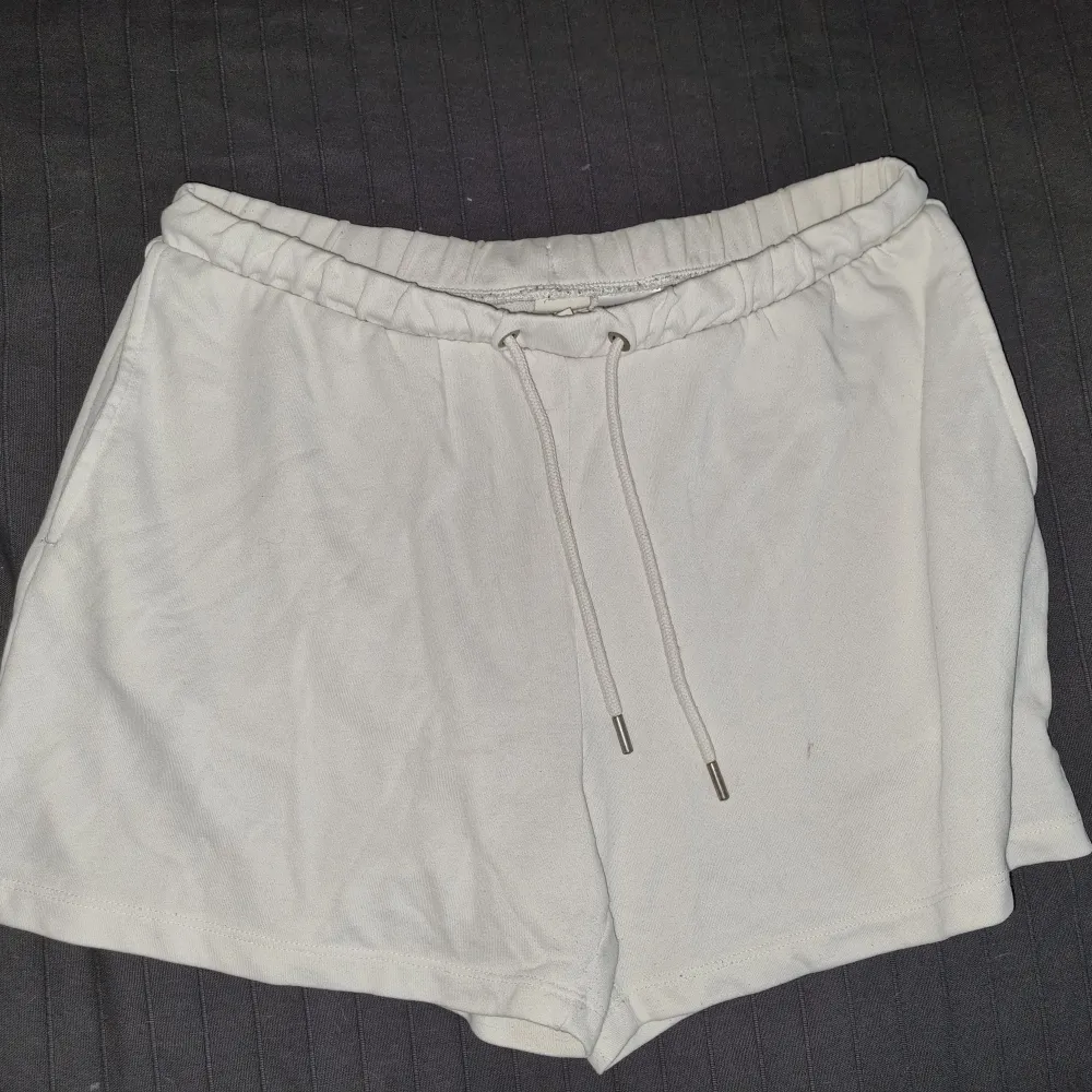 Mjuka sweatshorts från H&M, storlek Medium. Shorts.