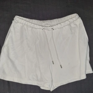 Mjuka shorts strl M - Mjuka sweatshorts från H&M, storlek Medium