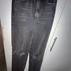 Jeans  - Jeans från Gina. Använd ett fåtal gånger  strl 36