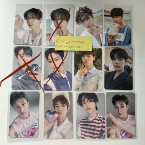 skz pcs - säljer lite skz pcs jag behöver bli av med, allt är i nyskick och har varit i sleeves sen jag har fått dem ^^  priser: case pcs; 70kr/st || vanliga album pcs; 65kr/st || seungmin pob; 175kr  skriv gärna vid intresse! proofs finns på min insta🤍