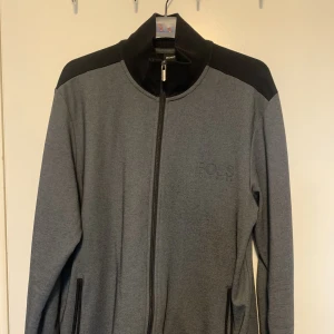 Hugo boss hoodie/track jacket - Bra skick. Knappt använd. Pris kan diskuteras 