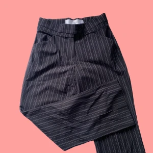 Kostymbyxor  - Fina kostymbyxor, använda i ett bra skick. Benen är långa. 