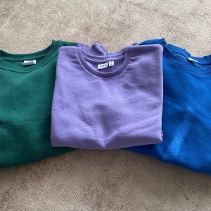 Tjocktröjor i 3 färger  - Fina tjocktröjor! I tre olika färger! Blå, lila och grön! Den gröna från: Zara Strl 152 Lila: Name it strl 146-152 Blå: Lindex Strl 146-152 Köp alla för 200 kr  En för 100 kr❤️Säljer för jag inte använder längre!