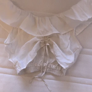 Topp - En somrig top till sommaren. Använd en gång, inga sminkfläckar eller någon annan fläck. Skriv för mer bilder