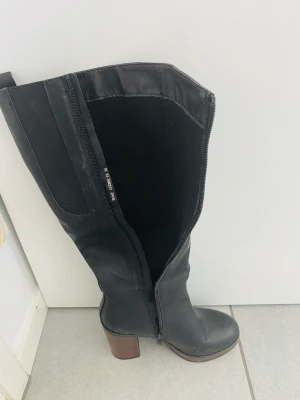 Stövlar  - Helt nya stövlar ,storlek 36.