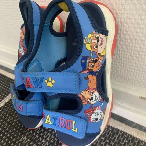 Skor för barn - Säljer dessa skor för 100kr efter som den har används 3 gånger. Den har blivit liten på min son därför säljer jag den.