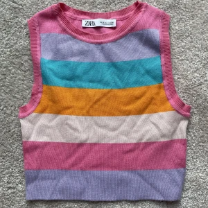 Zara topp - Söt somrig topp från Zara. Jätte bra skick!😊🙌