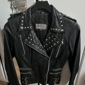 Skinnjacka - Storlek S/10.  Knappt använd, äkta. 