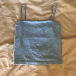 Croppat linne från Gina tricot. Köpt för ett tag sedan och har använt en del men ingen som syns.