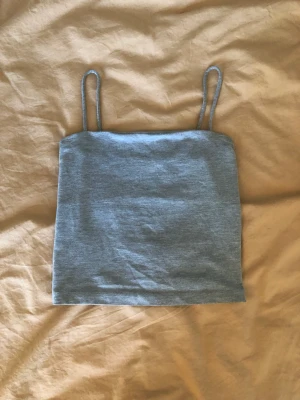 linne  - Croppat linne från Gina tricot. Köpt för ett tag sedan och har använt en del men ingen som syns.