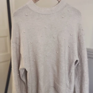 stickad tröja - Säljer min absoluta favorit tröja pga att jag har två likadana💖