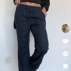 Rutiga Kortmbyxor Zara - Såå fina rutiga kostymbyxor från zara som tyvärr inte kommer till användning Använd gärna köp nu funktionen💕