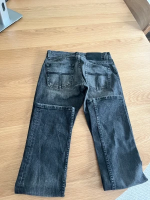 Tiger of Sweden jeans svarta❤️ - Tiger of Sweden jeans svarta jätte fina men tyvärr för små storlek 27/32❤️