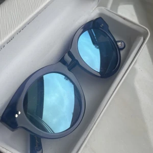 Chimis - Säljer dessa då jag har andra som jag använder, de är i modellen 003 och har spegelglas, och är i färgen acai!😍