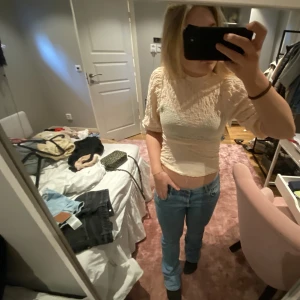 Snygg topp - Säljer denna fina toppen ifrån Lindex, passar perfekt inför skolan eller festen.  