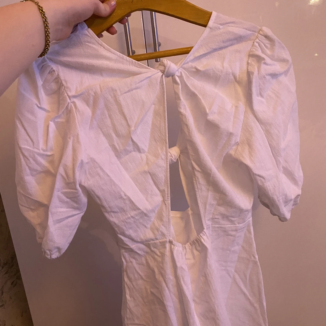 Vit tygklänning - 90